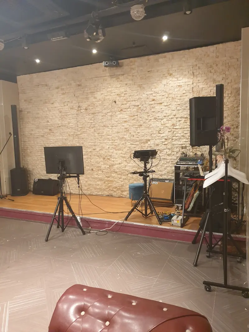 세미카페 디오스 밴드룸 무대